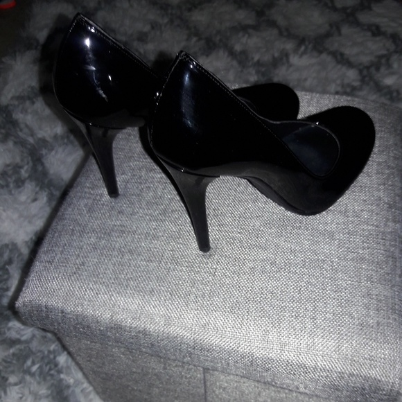 🔥Stuart Weitzman black patent leather heels - Picture 2 of 5